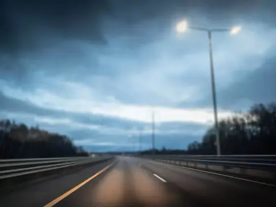 Redenen waarom u ’s nachts niet kunt zien tijdens het rijden Redenen waarom u 's nachts niet kunt zien tijdens het rijden